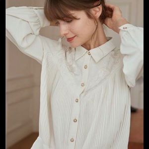 Simple Retro embroidered button up blouse